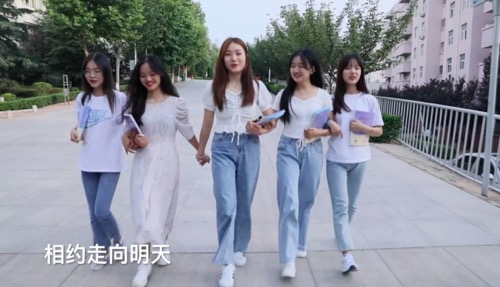 以学生为主